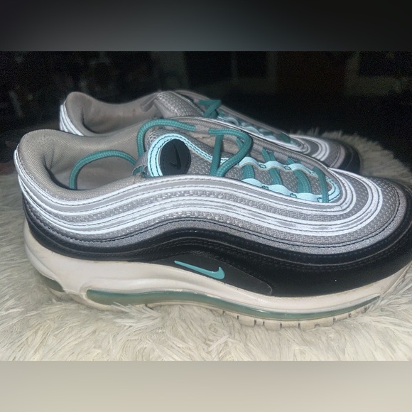 Nike - Picture 4 of 4